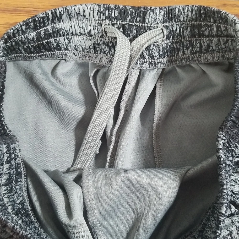 Old Navy Boy's Black & Gray Shorts Size M (8) with side pockets